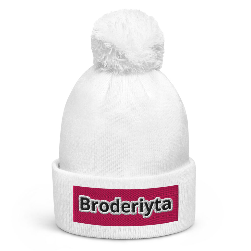 Pom pom beanie